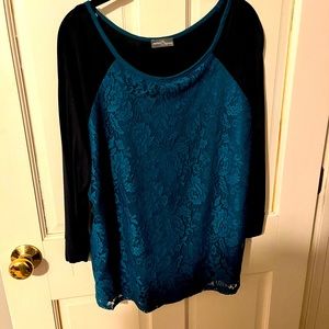 Beautiful lace top with lining